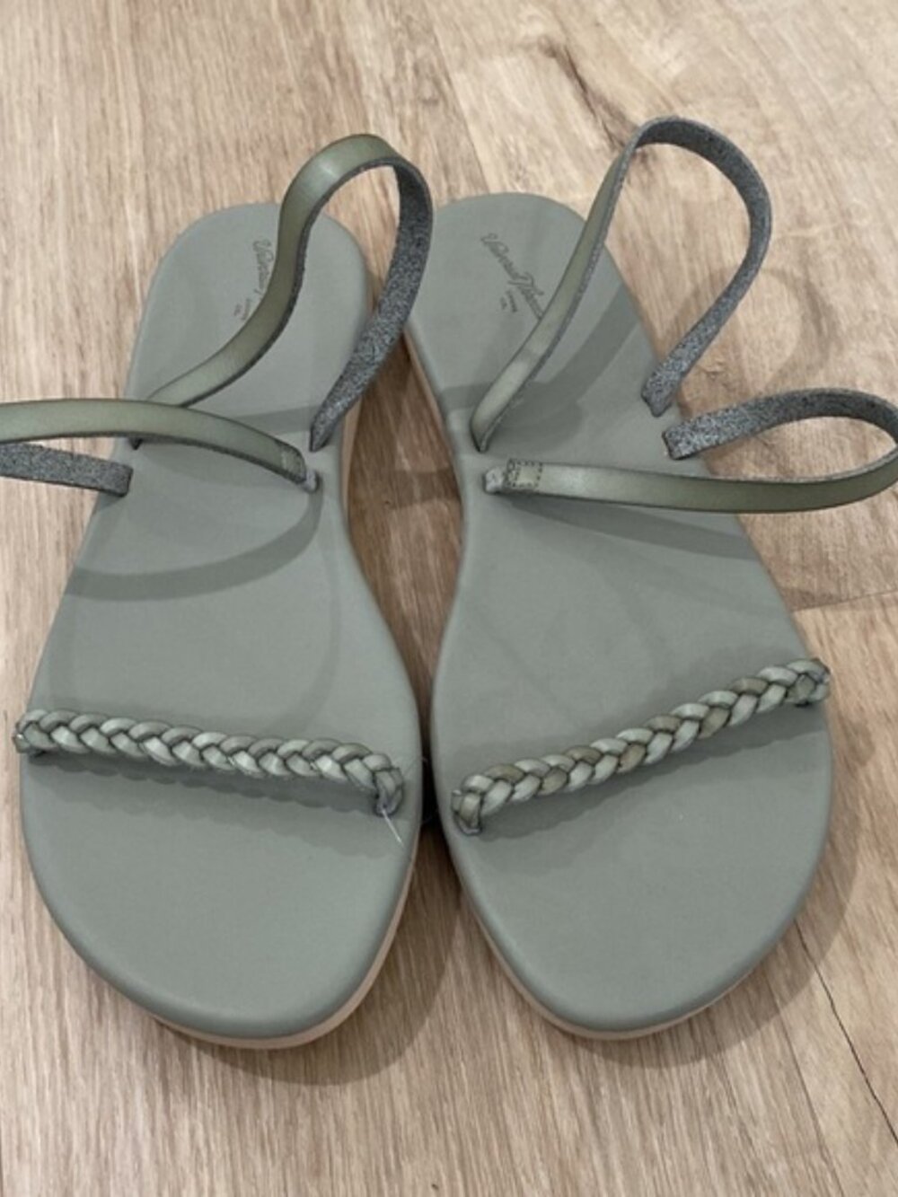 NEW Women’s Universal Thread Tommie Sandals